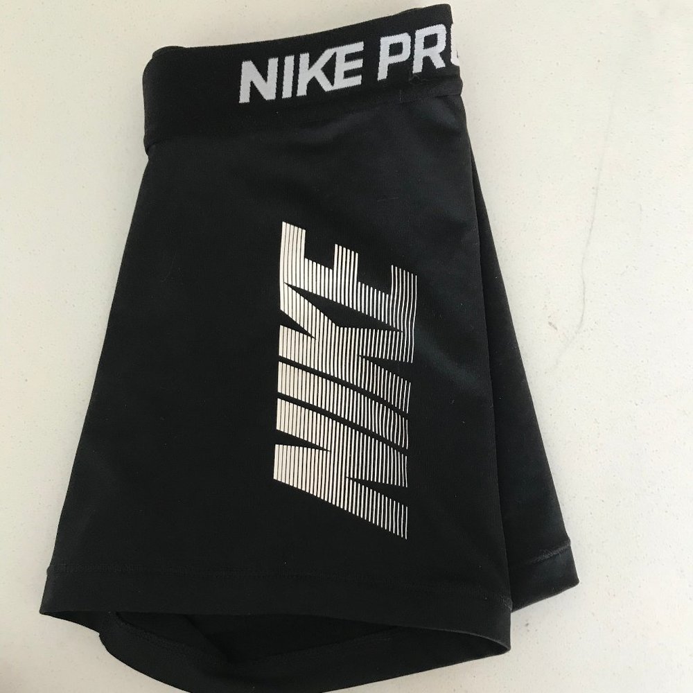 NiKE PRO DRI FIT SHORT IN BLACK FOR WOMAN